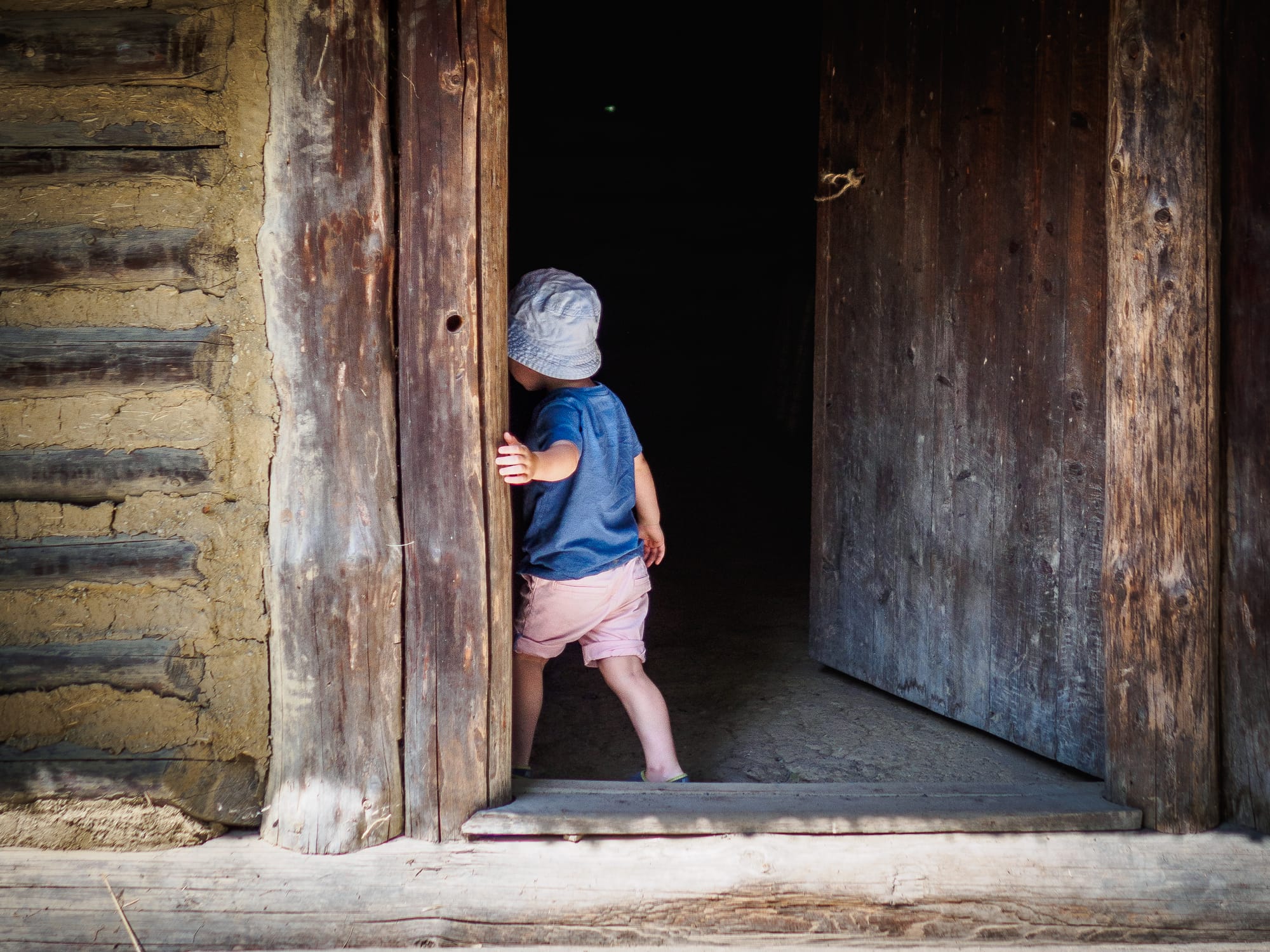 Stepping into the unknown, f/4.0, 1/250s, ISO 200, 25mm, daylight WB